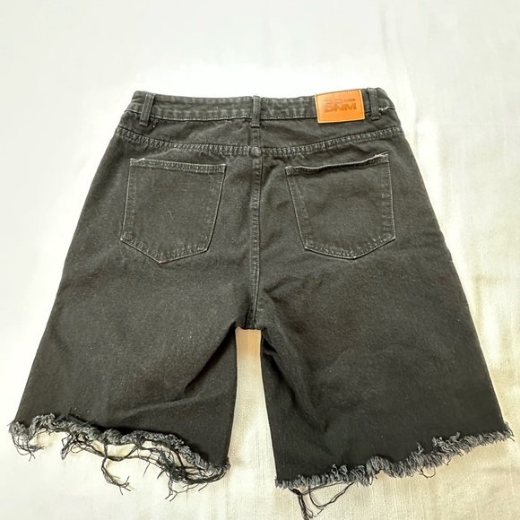 Princess Polly Black Jean Shorts Distressed Frayed Hem - Picture 3 of 9